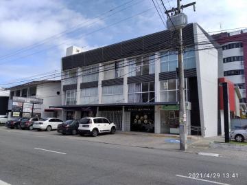 Procurando um espaço comercial bem localizado em Manaíra? Esta é a oportunidade perfeita! Situada na movimentada Av. Edson Ramalho, esta sala comercial oferece a visibilidade e a conveniência que você precisa para o seu negócio.

Características da Sala Comercial:

Localização Privilegiada: Na Av. Edson Ramalho, uma das áreas mais movimentadas e procuradas de Manaíra.
Sala Ampla: Espaço ideal para diversos tipos de negócios.
01 Banheiro da Sala: Moderno e funcional.
01 Banheiro do Corredor: Adicional, para maior conveniência.

Destaques:

Visibilidade: Localização estratégica para atrair clientes.
Comodidade: Próxima a diversos estabelecimentos comerciais e serviços.
Acessibilidade: Fácil acesso e excelente localização.