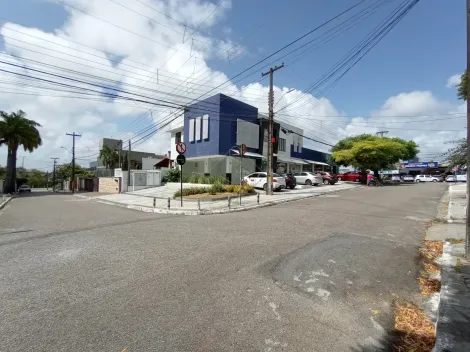 Oportunidade única para profissionais da saúde ou outros segmentos que buscam um espaço já pré-equipado e estrategicamente localizado no bairro de Miramar. Esta sala comercial é perfeita para quem valoriza um ambiente profissional, prático e bem localizado.

Características da Sala:

- Pré-equipada para Consultórios Médicos e Pediátricos:
    Sala já preparada para receber pacientes, com estrutura ideal para atendimentos médicos, mas flexível para outros segmentos.
- Localização no 1º andar:
    Fácil acesso para clientes e profissionais, garantindo praticidade e conforto.
- Recepção no Prédio:
    Seus clientes serão bem recebidos em uma recepção moderna e organizada.
- Banheiro Social:
     Conforto adicional com banheiro privativo dentro da sala.
- Área de 30m²:
     Espaço bem distribuído para atender suas necessidades profissionais.
Aluguel com Condomínio e Água Inclusos:
     Facilite sua gestão financeira com o valor do aluguel já incluindo condomínio e água.

Esta sala comercial em Miramar é ideal para quem deseja iniciar ou expandir seu negócio em um espaço preparado, moderno e bem localizado. Não perca essa oportunidade de locação!